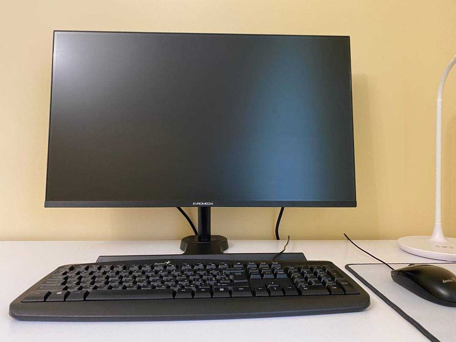 Компьютер з гарной комплектациією  (системный блок та монітор)