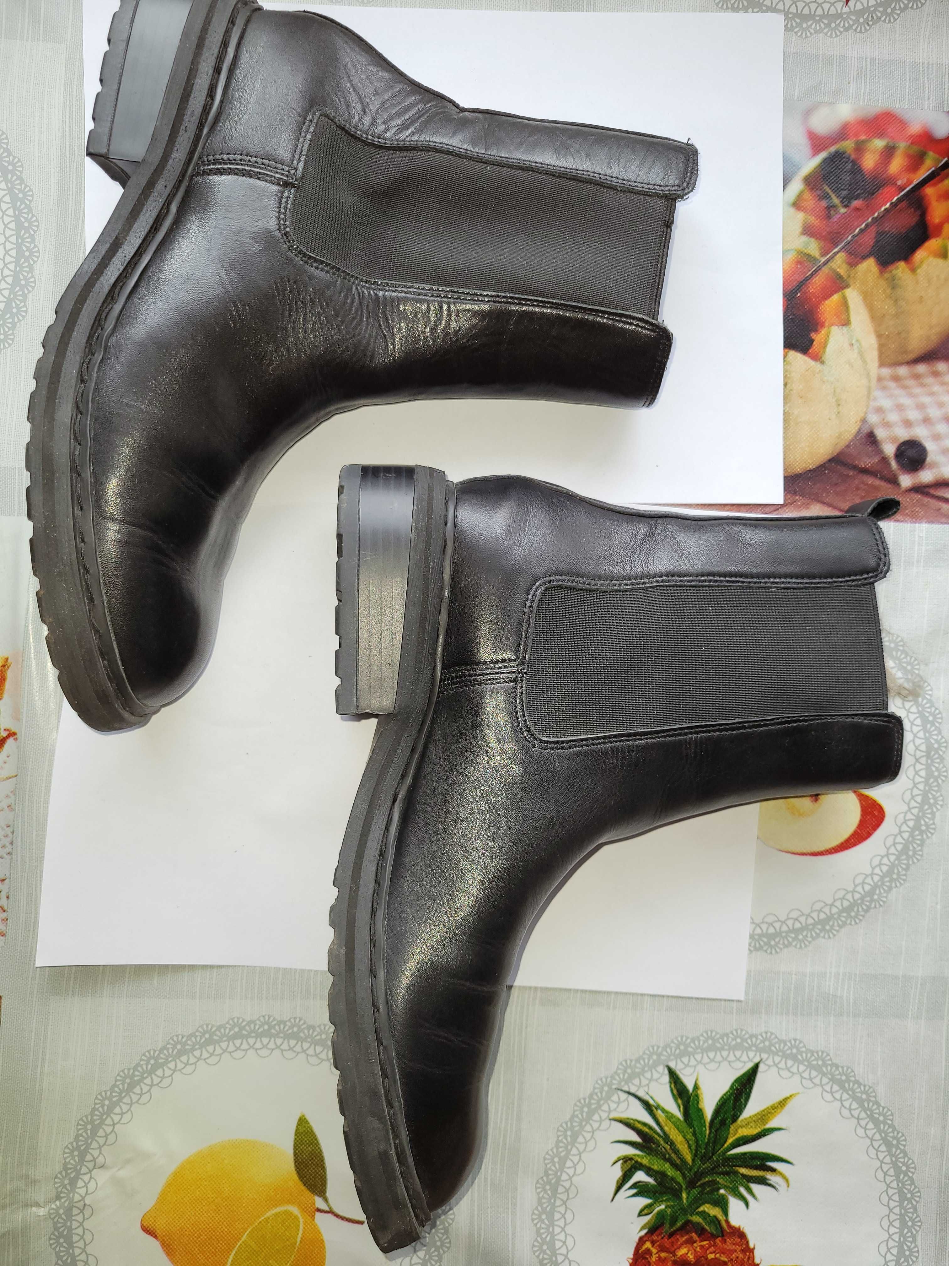 Sprzedam buty damskie Clarks r. 40 jak nowe. Nie Ecco, Martens, H&M.