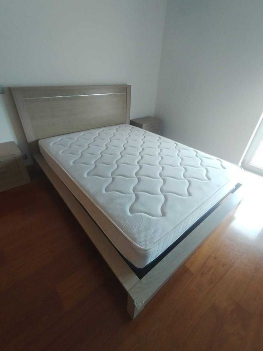 Vende-se Mobília de Quarto de Casal Bali Carvalho