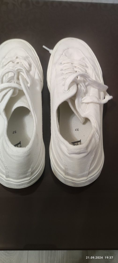 Білі кеди Zara 37розмір