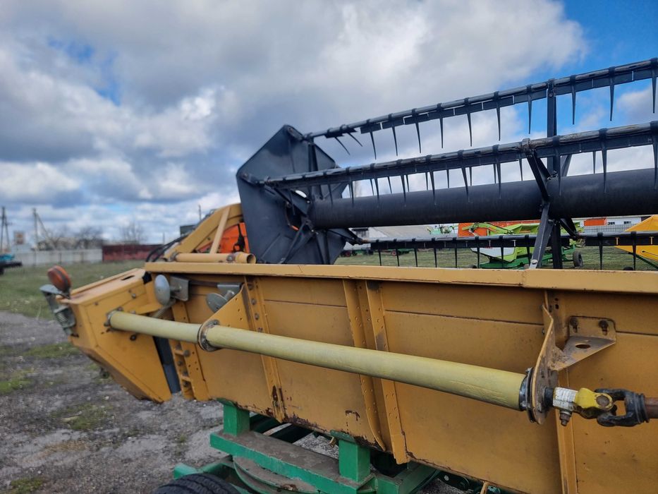 Жниварка КАТ-30 Fleks-  9 метрова, зернобобова  2010 року