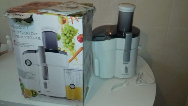 Máquina de sumos e legumes