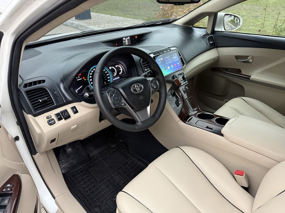 Продам свой любимый автомобиль Toyota Venza