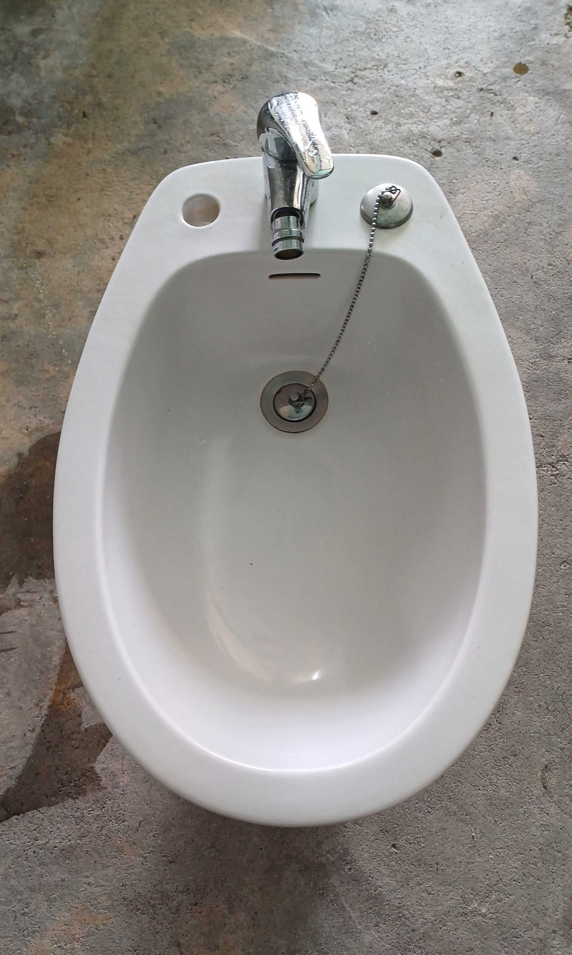 Bidé casa de banho branco