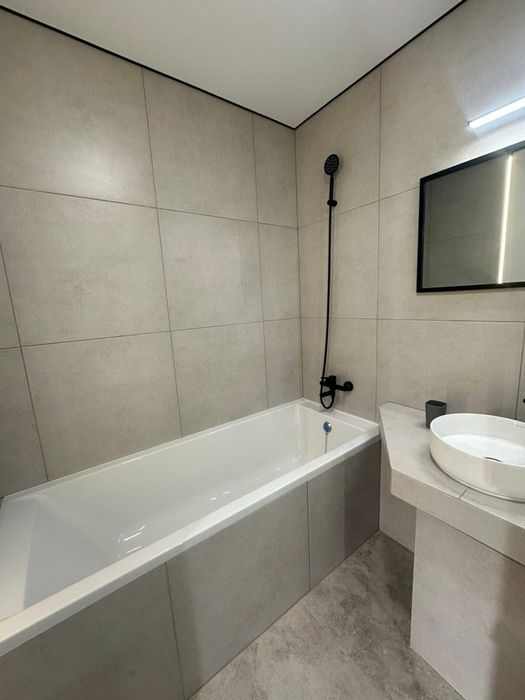 Продаж сучасної 2 кімнатної квартири по вул. Смакули