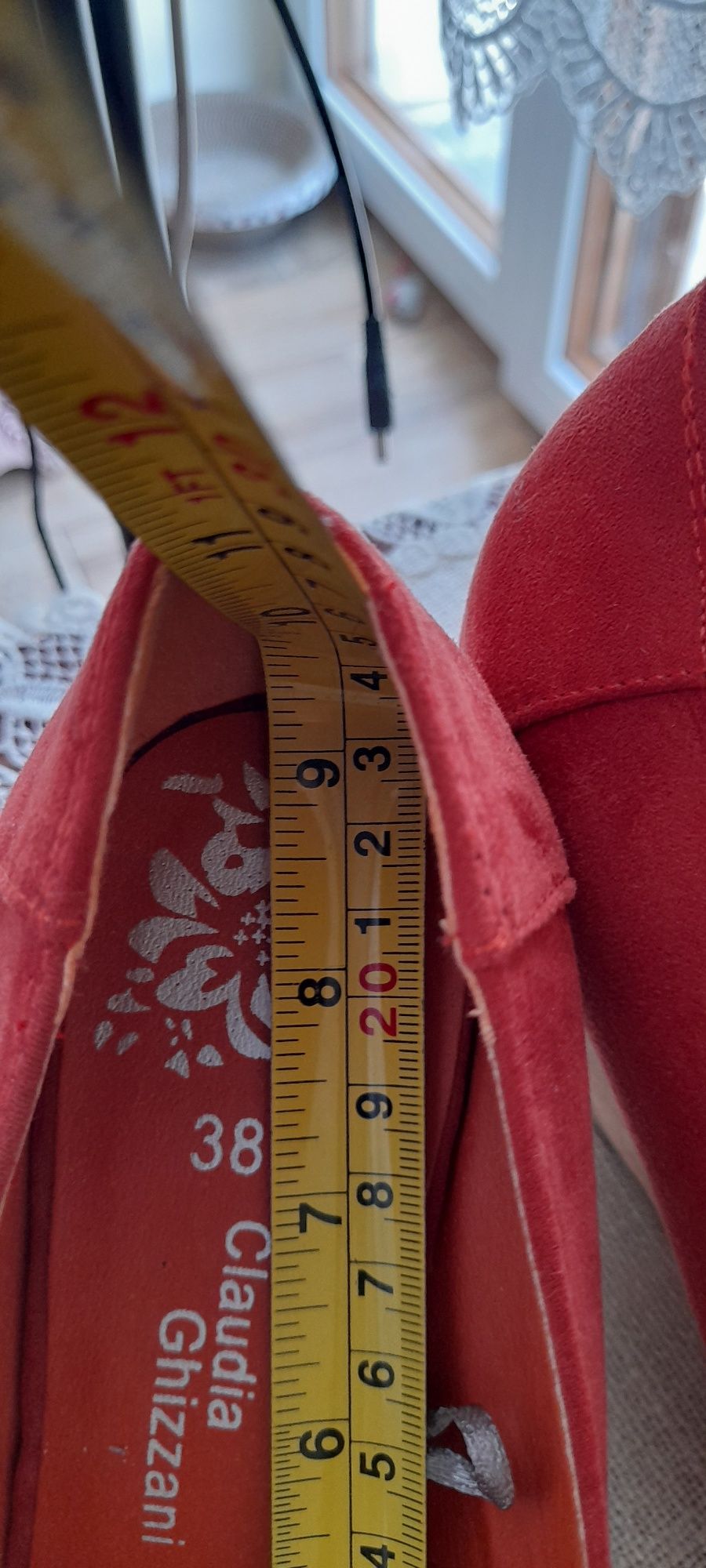 Nowe buty na koturnie.