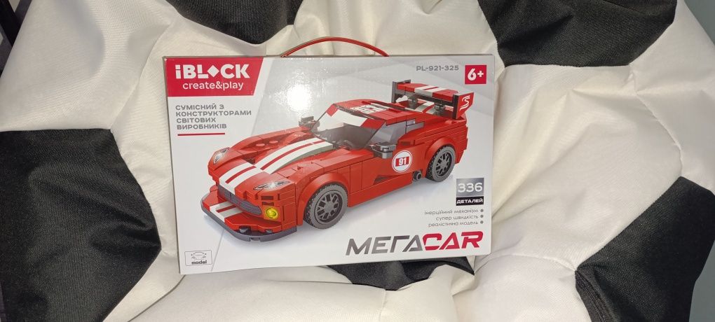 Продаю lego машинка червона. Подарунок робот-трансформер+Набір Доктор