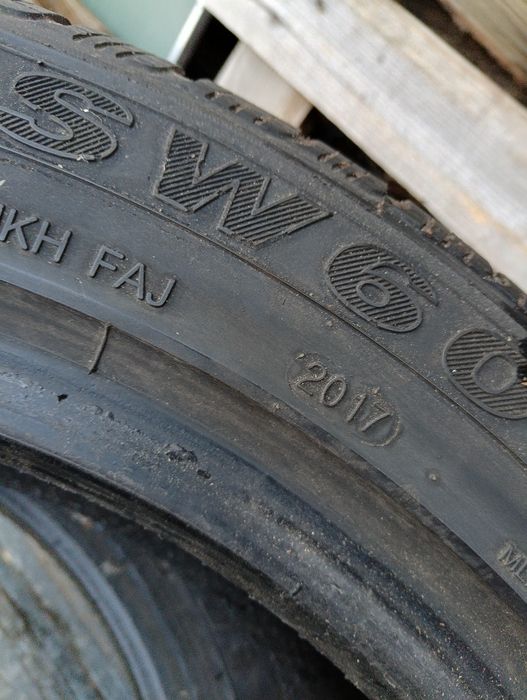Sprzedam opony zimowe 215/50/17r stan bdb 8mm