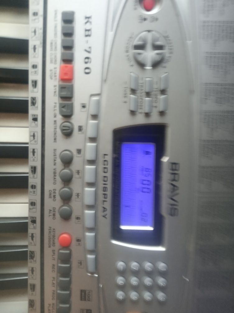 Продам синтезаторBravis KB-760