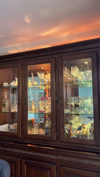 Conjunto de sala em madeira maciça com luz