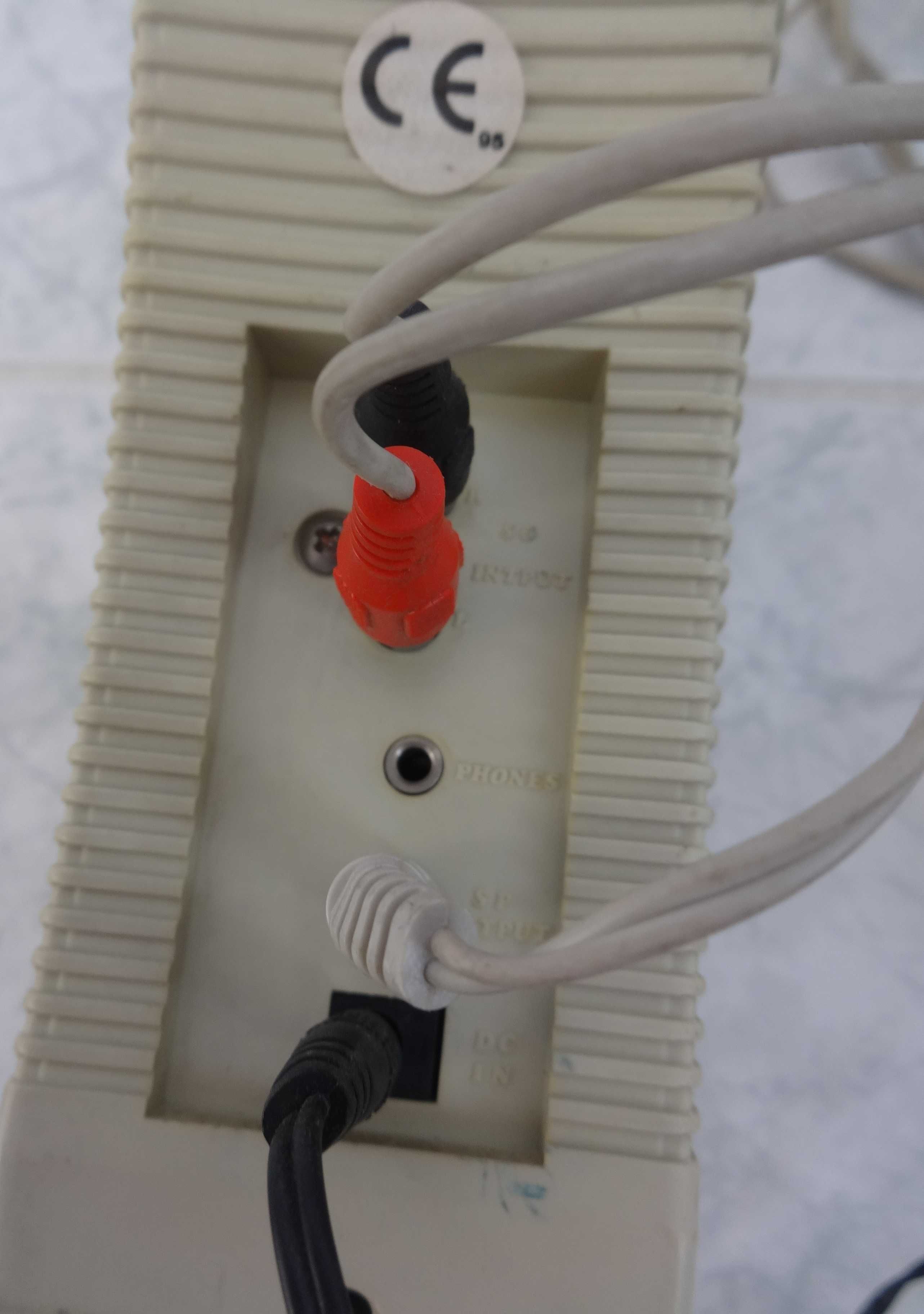 Colunas de som com fio antigas