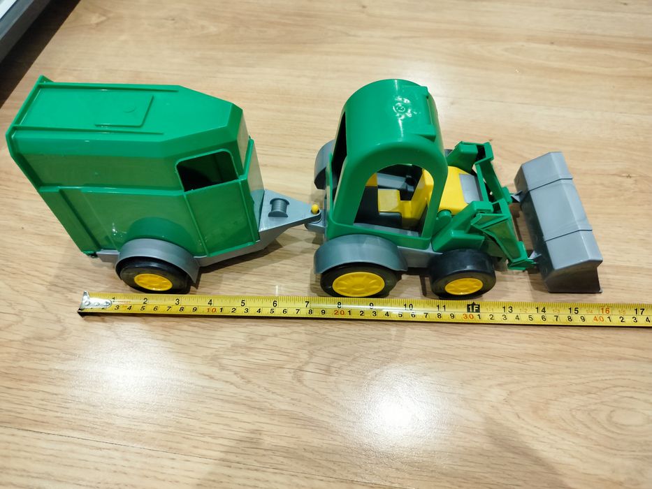 Машини будівельні, трактори великі з рухомими частинами