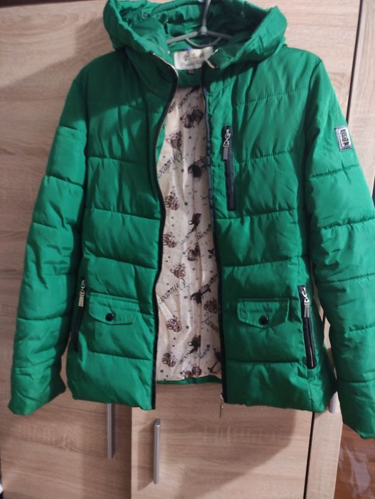 Курточка 46р M-ка.В хорошому стані.
