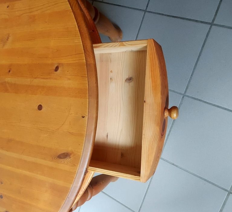 Stół kawowy okrągły sosna, 4 szufladki