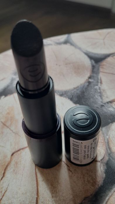 Essence Longlasting Lipstick Trwała Pomadka Do Ust Purple Heart (19)