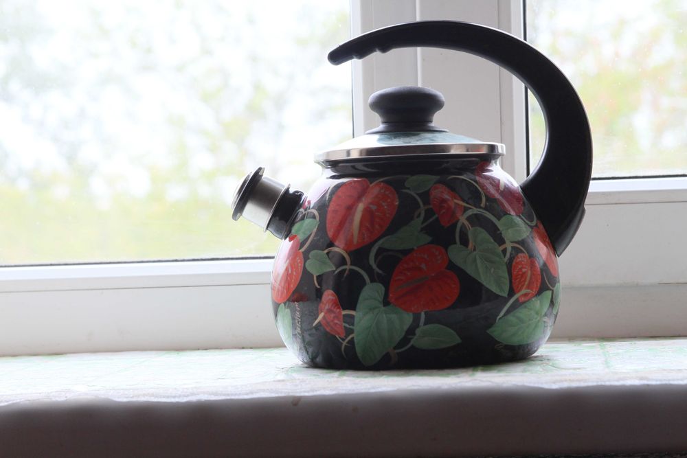 Продам сталевий емальований чайник