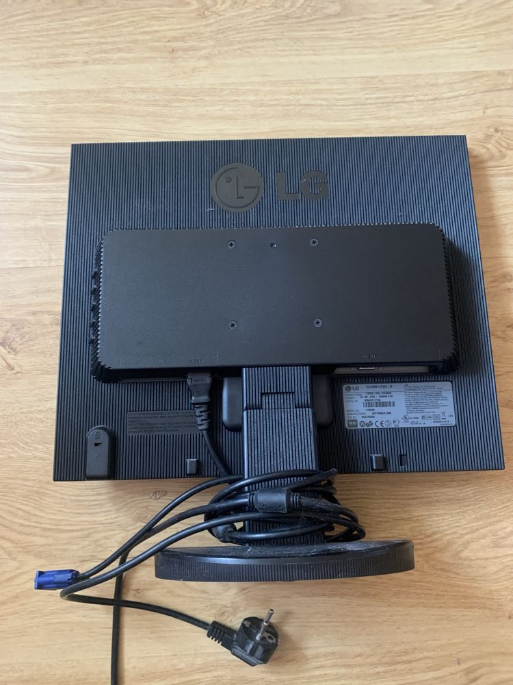 Monitor LG Flatron L1952S, jak nowy
