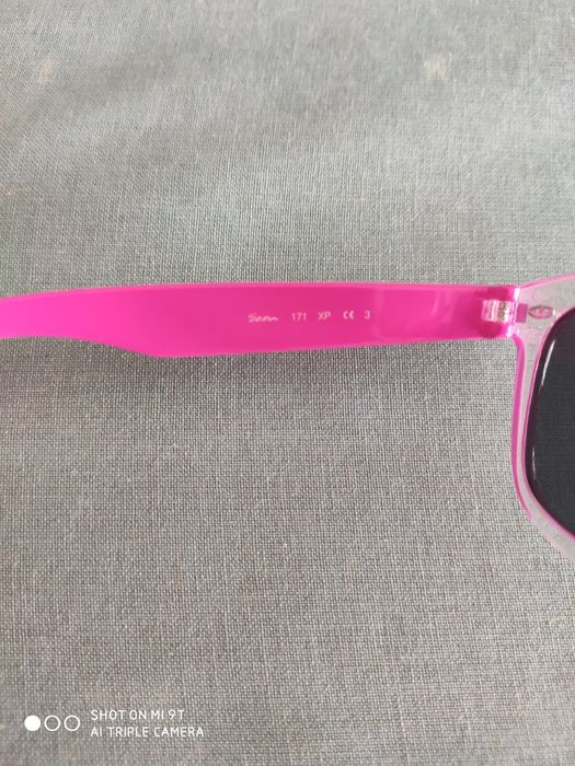 Óculos de sol de menina como novos