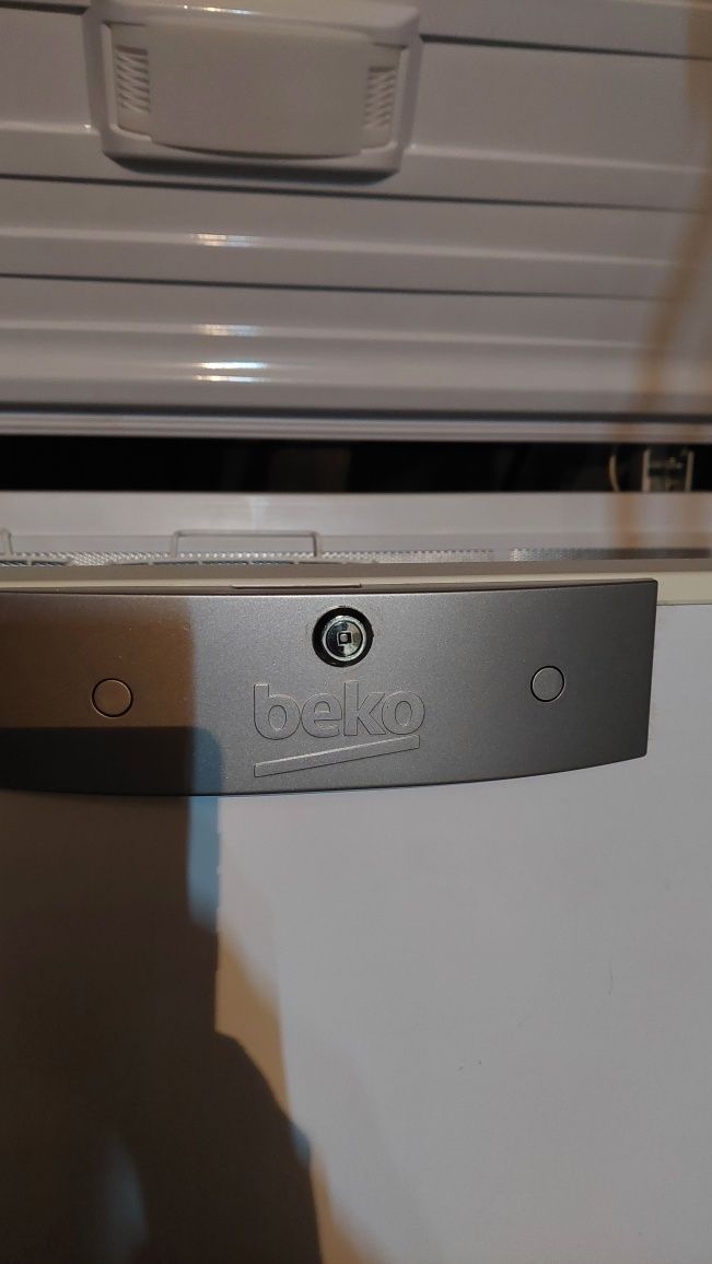 Продам морозильная камеру Beko