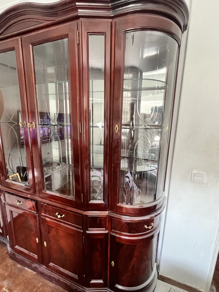 Vitrine castanha envernizada