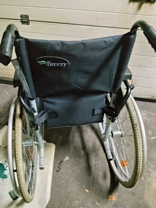 Wózek inwalidzki Breezy pełne koła lekki