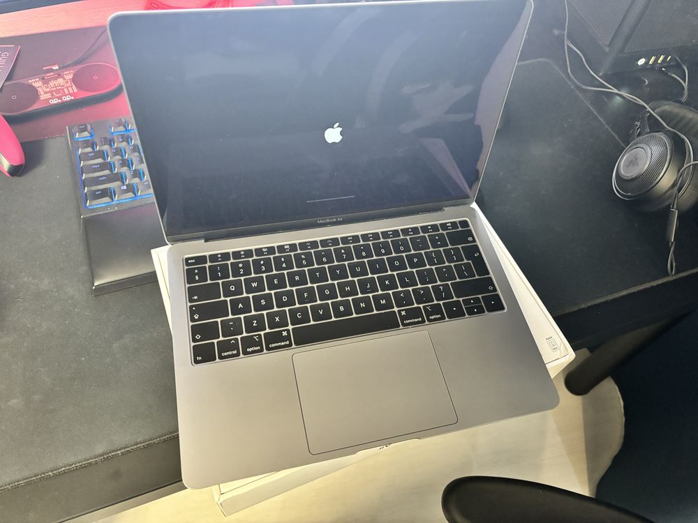 Macbook Air A1932 Grey i5 8GB stan bardzo dobry, sprawny