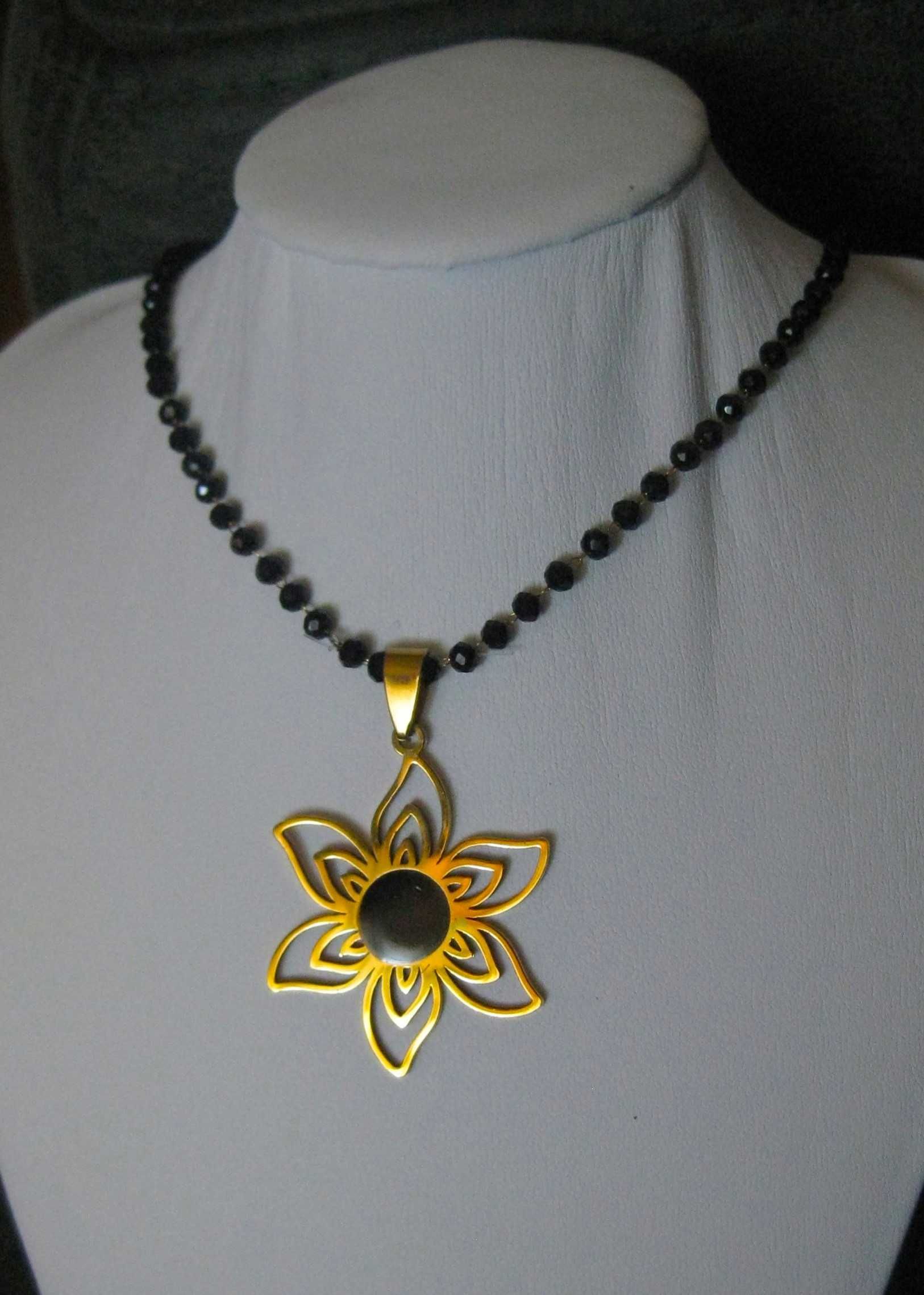 Colares Aço Flor c/ Pedras Pretas NOVO - SALDO