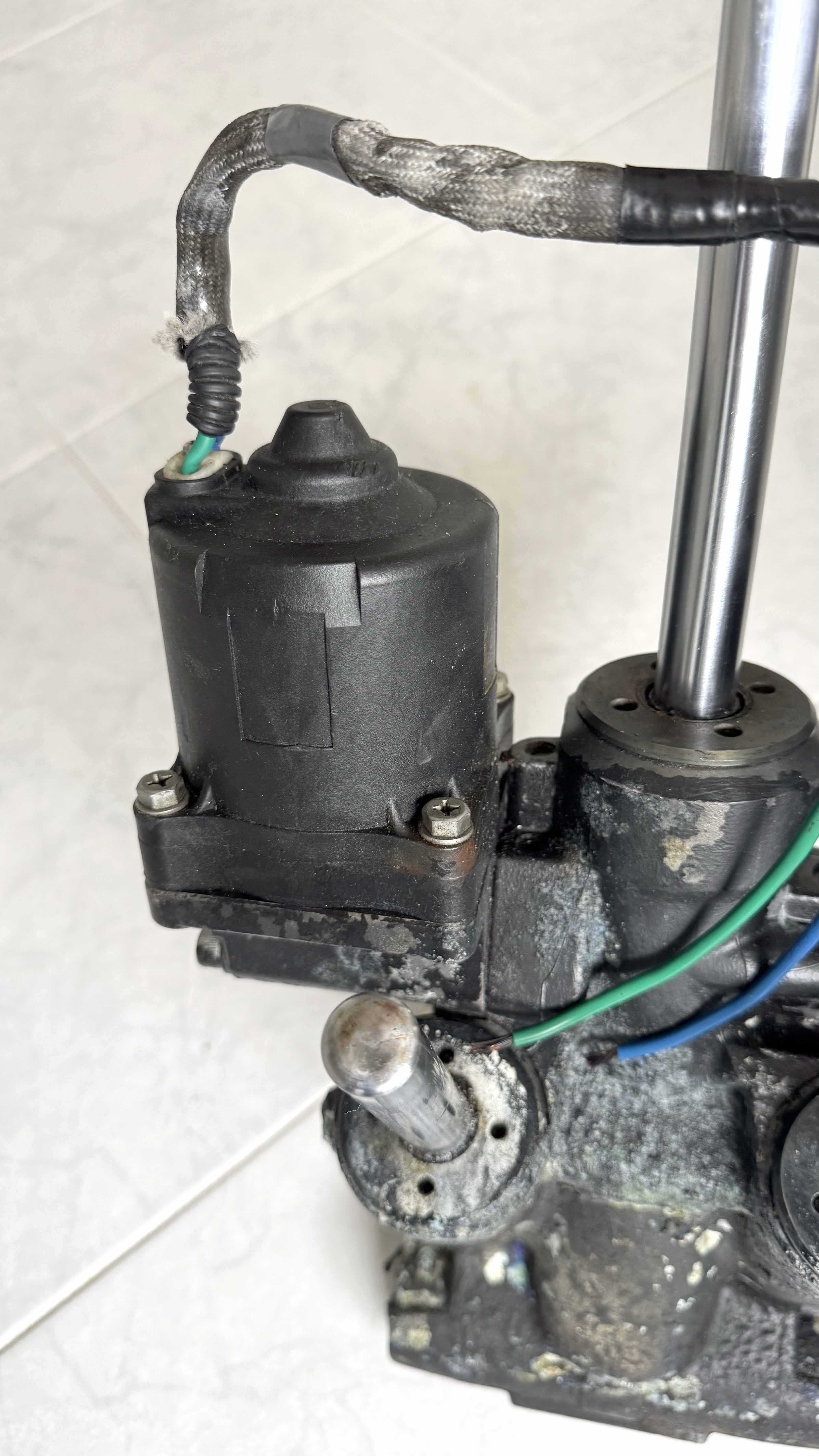 Motor eléctrico p/ trim HondaBF90