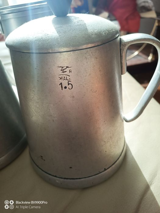 Três cafeteiras alumínio fundido