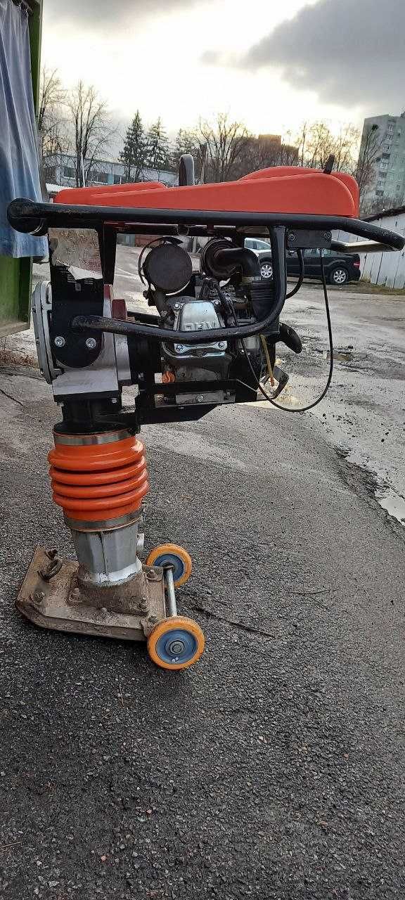 Продам вибротрамбовку, практически новая, Avant AR-85.