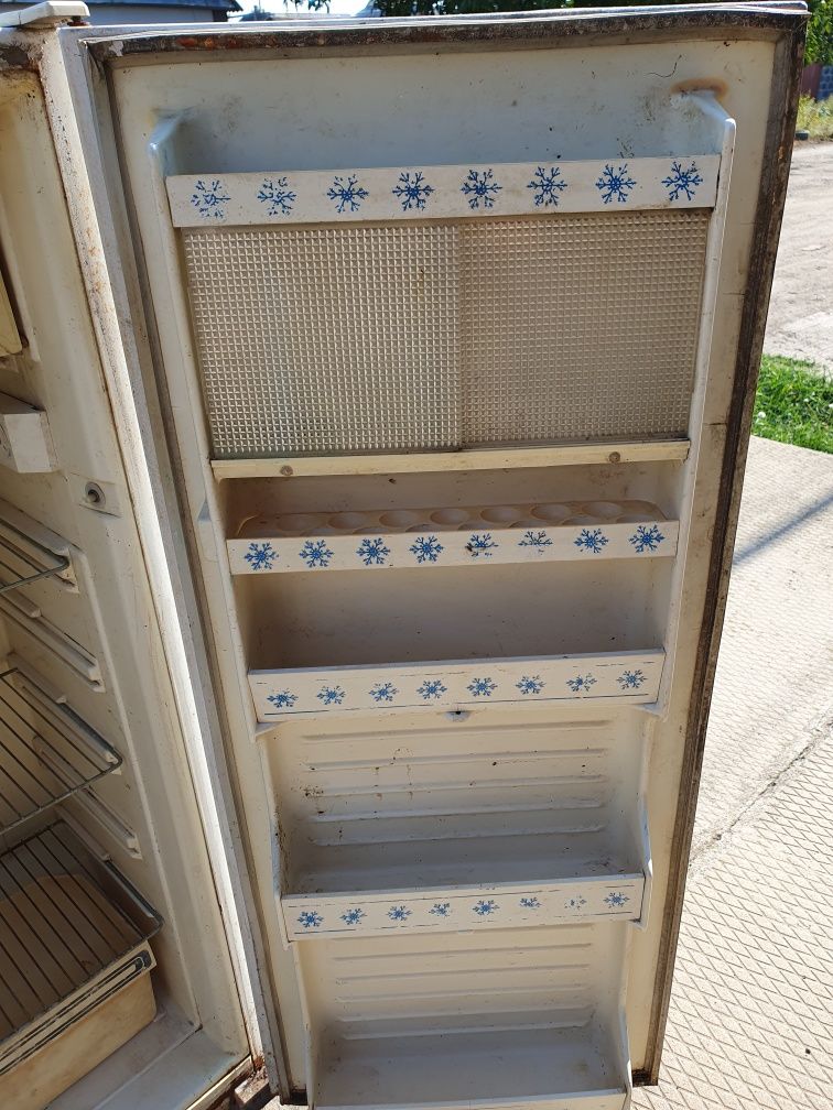 Холодильник советского производства.