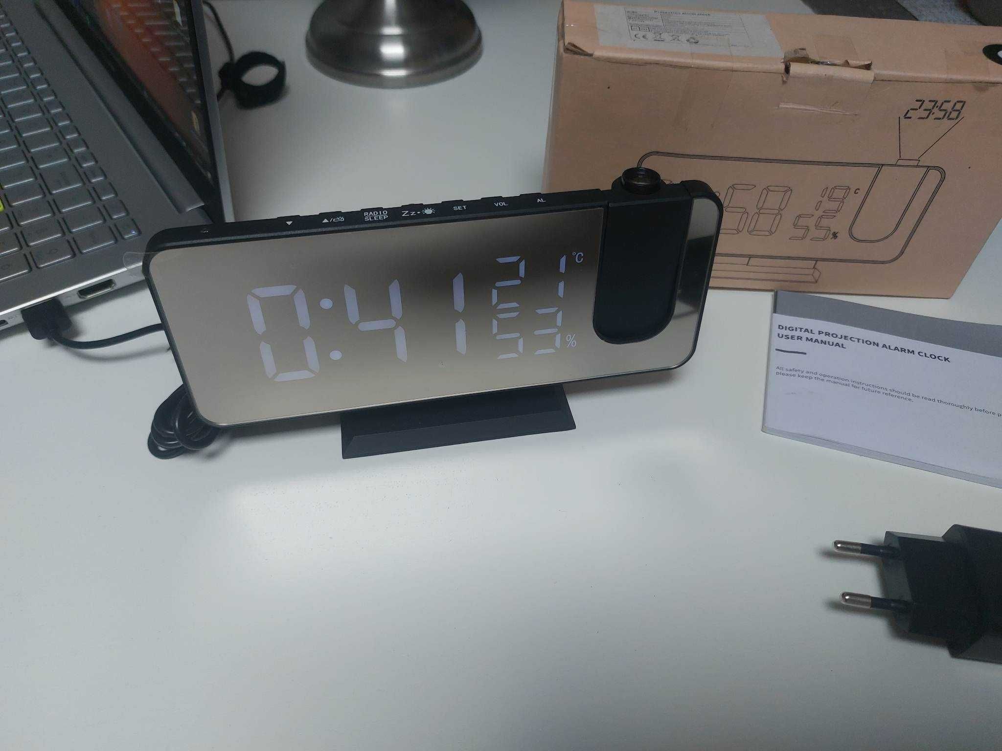 Cyfrowy budzik Projekcja Radio USB do ładowania Termometr Lustro