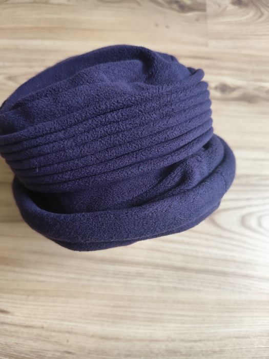 Fioletowy kapelusik damski