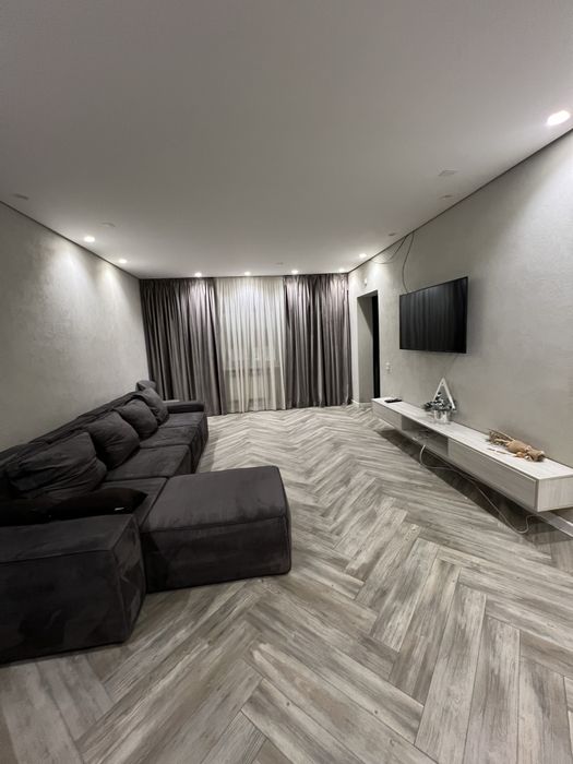 Продаж 4 кімнатноі квартири