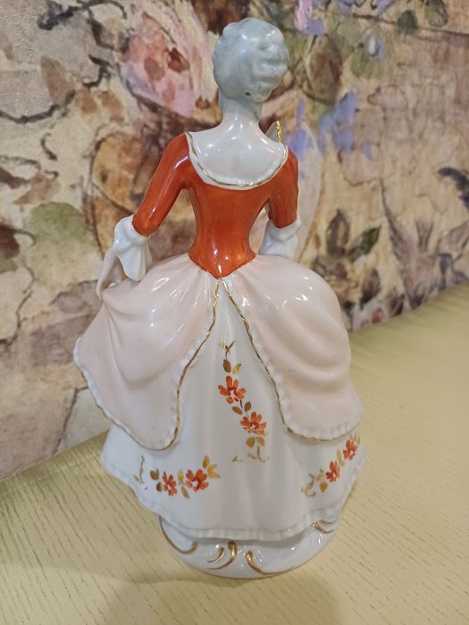 Порцелянова статуетка   Royal Dux.