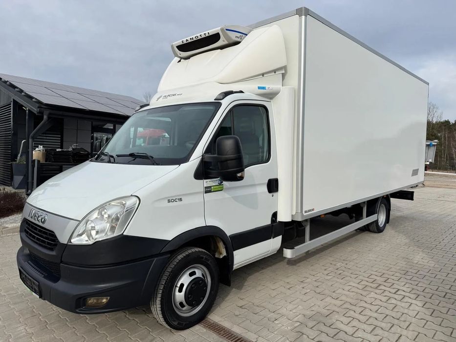 Iveco Daily 50C15 do 3,5t  50C15 do 3,5t Izoterma Chłodnia 0*C Salon PL 1wł 12palet 5.6 dł