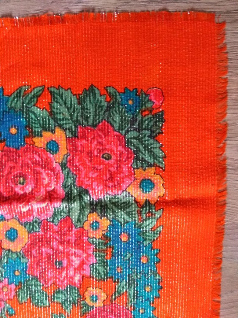 Хустка косынка платок шерстяной  с цветами люрексом винтаж