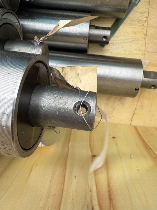 Rolka rolotok podajnik do piły taśmowej przecinarki przenośnik