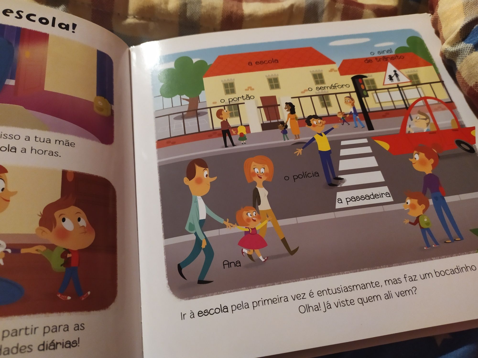 Livro crianças pequenas A Escola