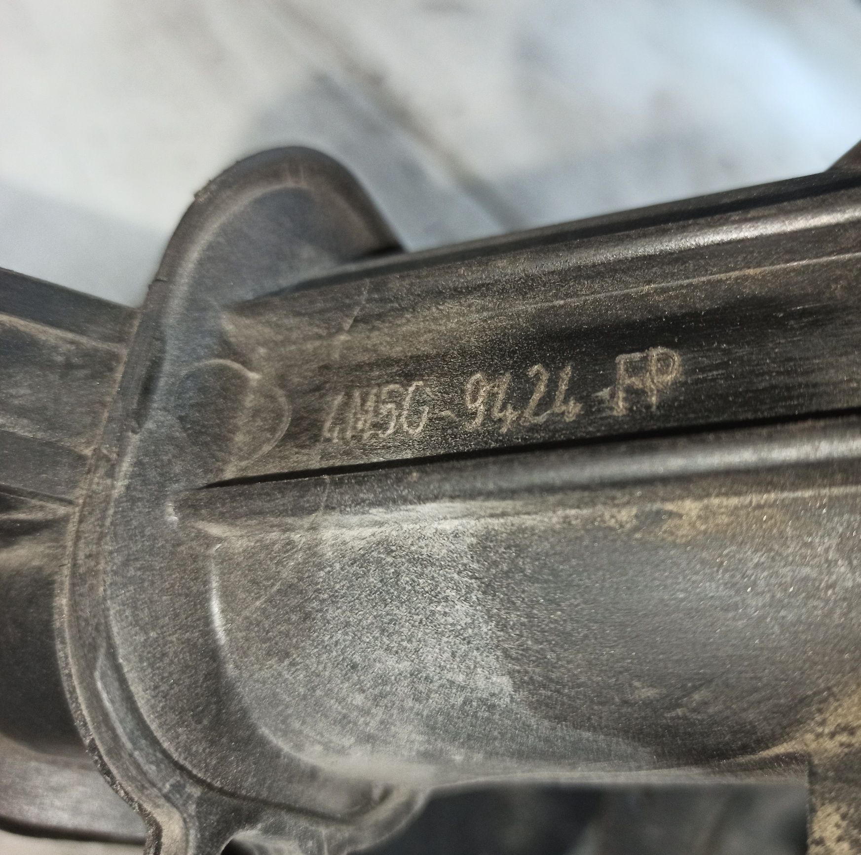 Впускний колектор 4m5g9424fp Volvo S40 V50 C30 Ford Focus C-max 1.8