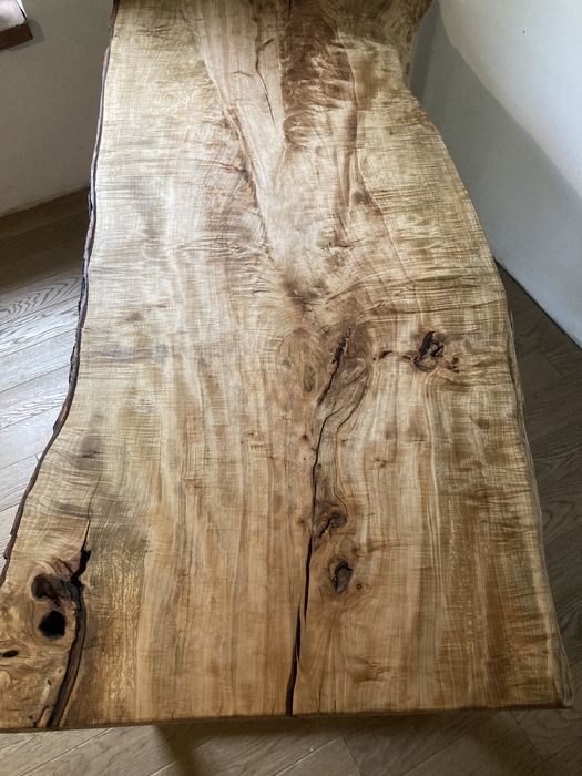 Stół dębowy z jesionu z naturalna krawędzią metalowe nogi