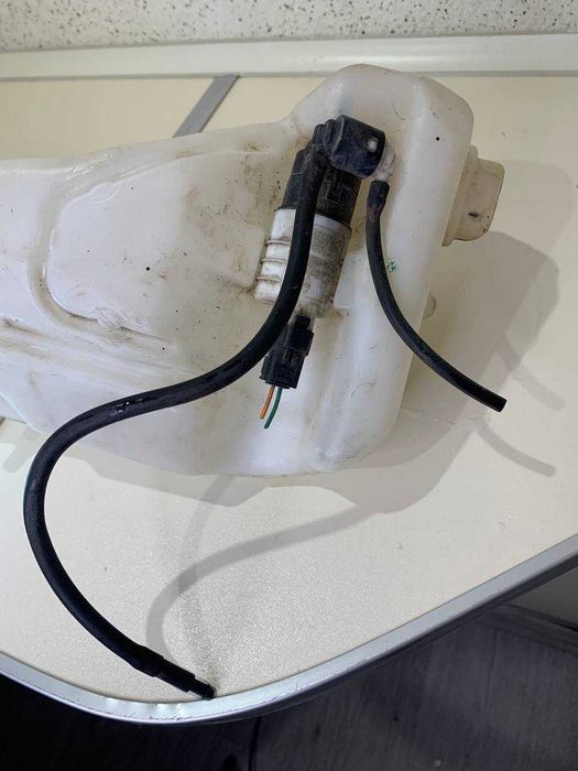 Бачок омивача лобового та заднього скла на Renault Megane I 1995-2003