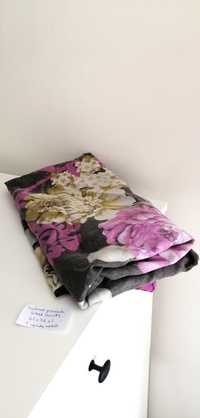 czarne kwieciste fioletowe poszewki na poduszki materiały w kwiaty