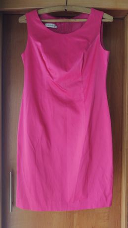 Różowa sukienka ołówkowa