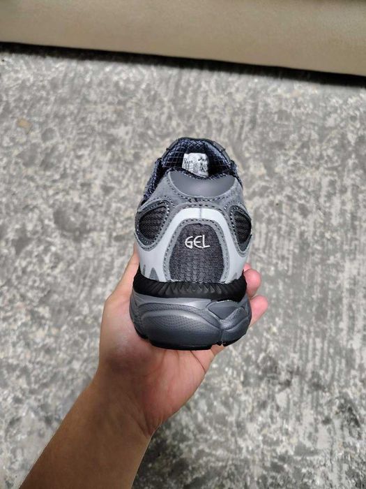 Жіночі зимні кросівки сірі асікс нюк термо asics gel nyc гортекс