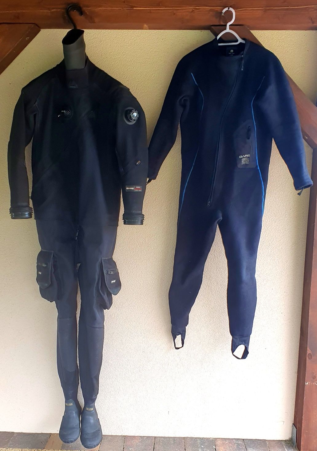 Suchy skafander BARE EXPEDYTION tech dry