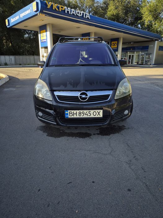 Продам семейное семиместное авто, в хорошем, бодром состоянии.
Есть не