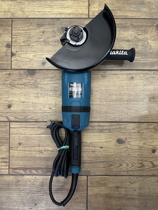 Szlifierka kątowa sieciowa Makita GA9040R (230mm 2600W) - 2022r.