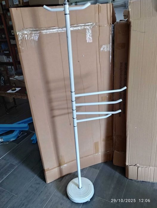 Toalheiro de pé alto para casa de banho