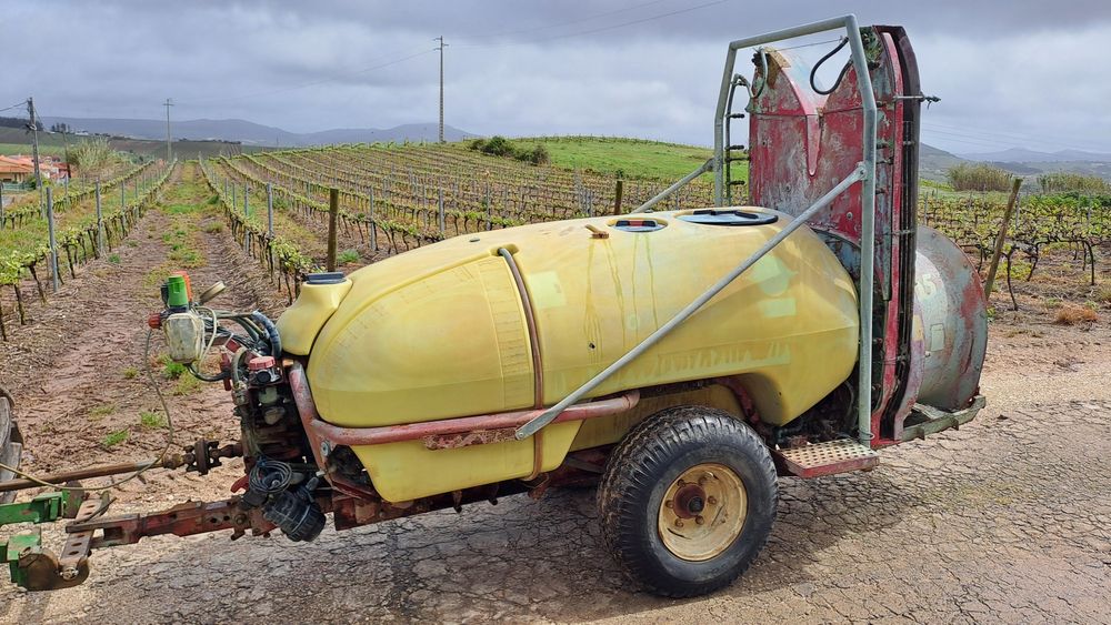 Pulverizador hardi 2000litros com comando eletricidade